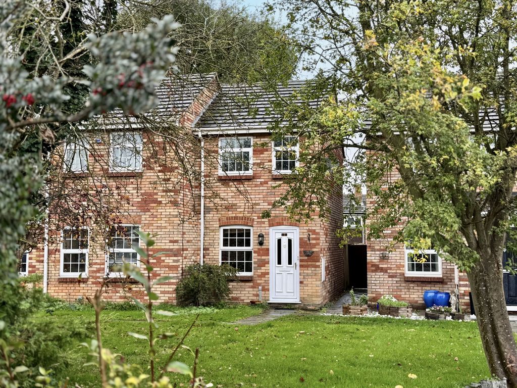 Property photo 1 of 11 The Green, Pitstone