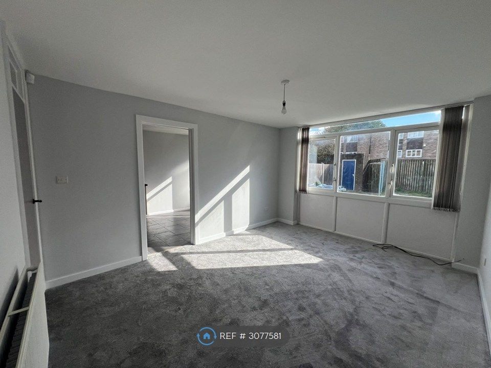 Property photo 3 of 11 Living Room