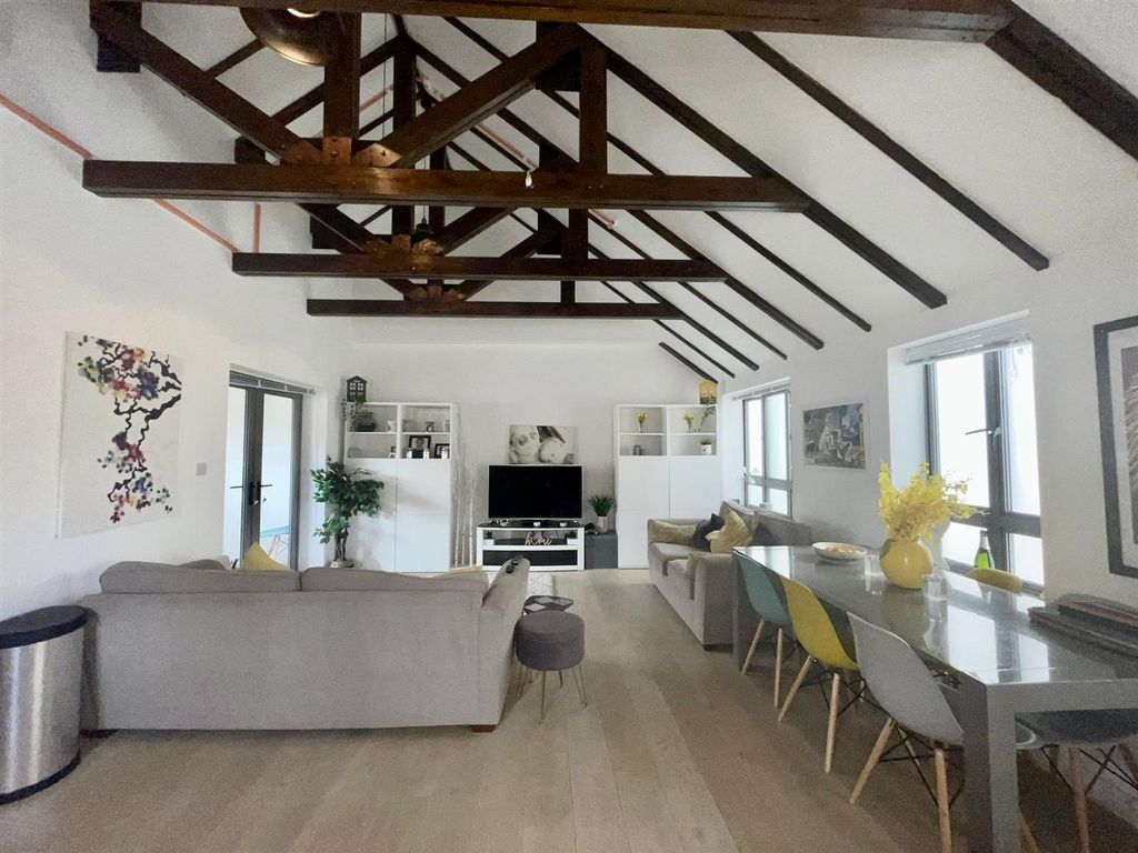 Property photo 1 of 8 F8601d71-Bcea-46Fb-9A94-138B870Dbe2F.Jpg