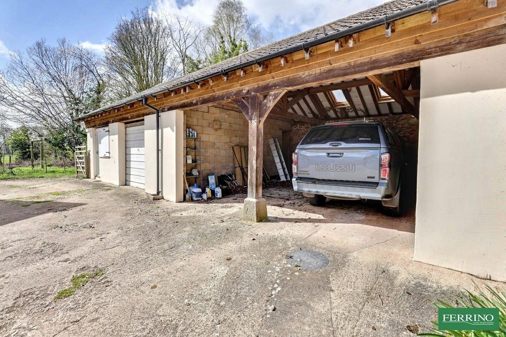 Property photo 2 of 36 Detached Garage