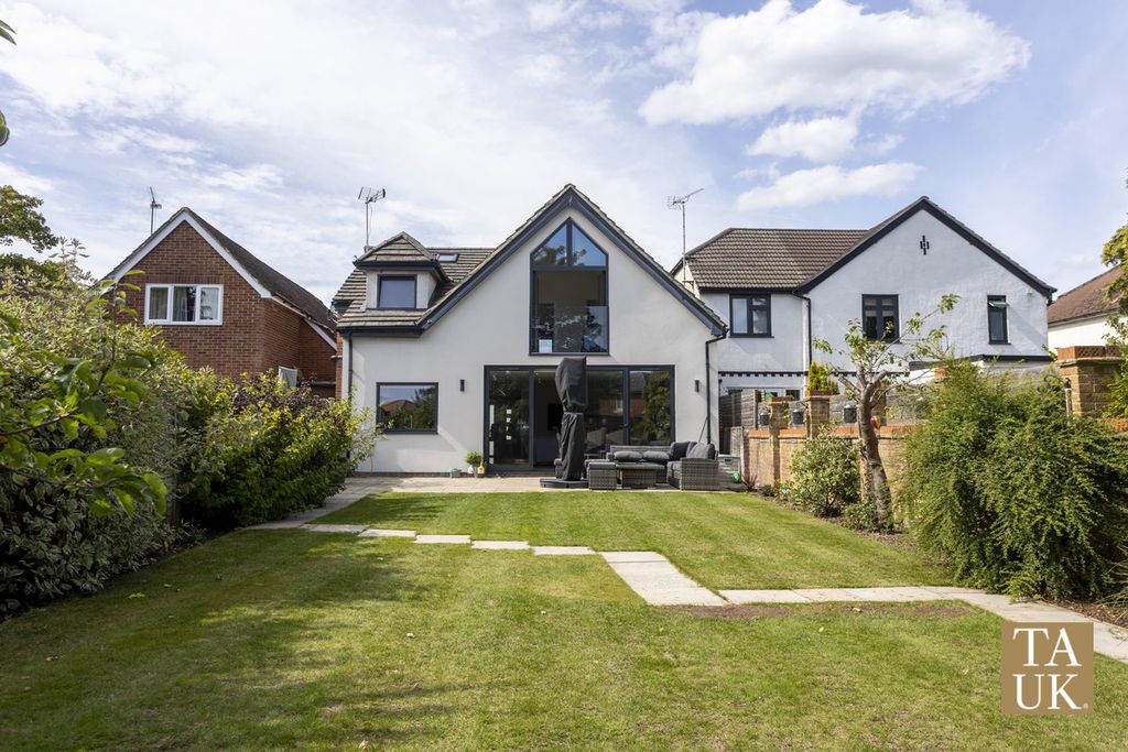 Property photo 2 of 32