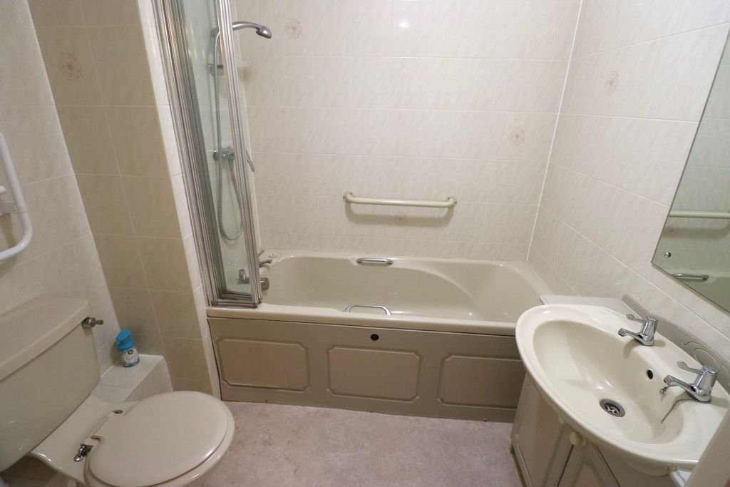 Property photo 2 of 14