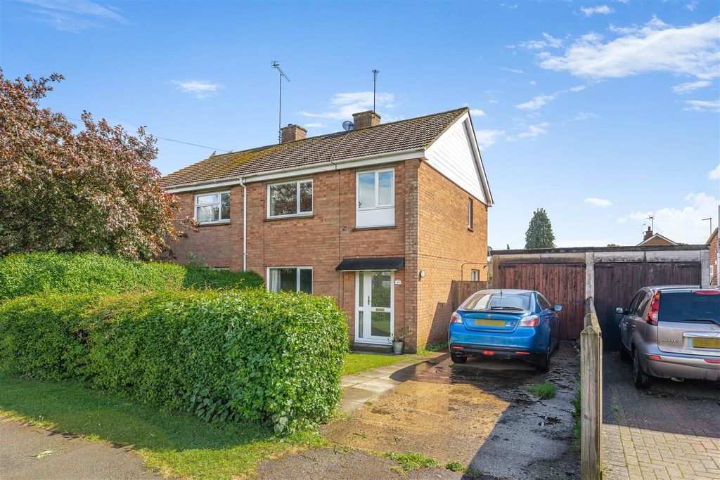 Property photo 1 of 13 40 Bull Baulk, Middleton Cheney-1.Jpg