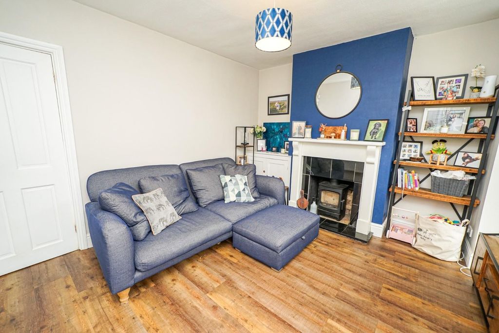 Property photo 3 of 25