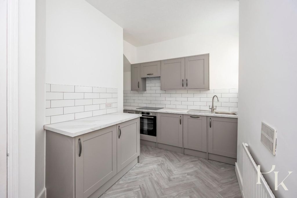 Property photo 3 of 18 Waterloo Street, 46, Flat 1-011.Jpg
