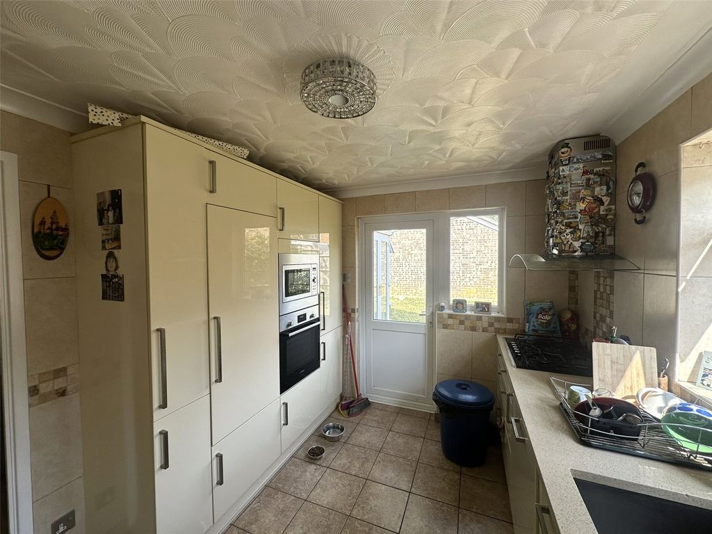 Property photo 3 of 16 Picture No. 12