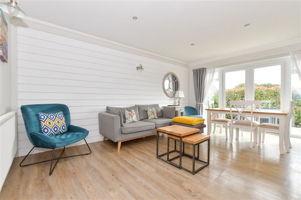 Property photo 1 of 11 Lounge/ Dining Area