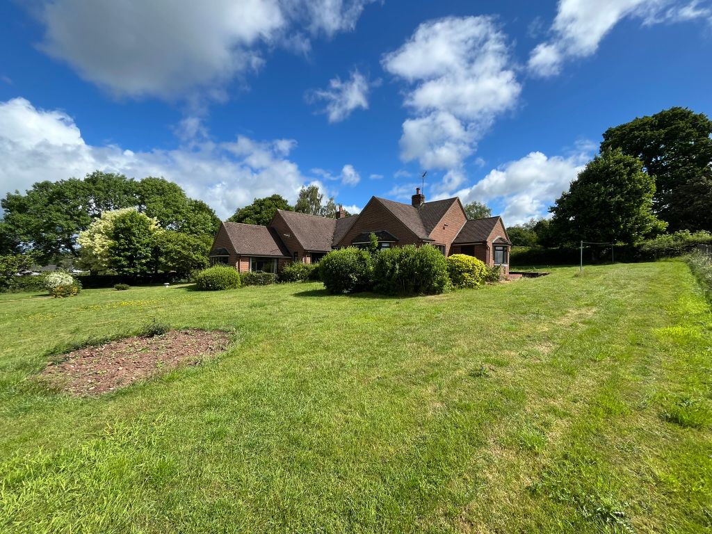 Property photo 2 of 4 Hedgerow 2