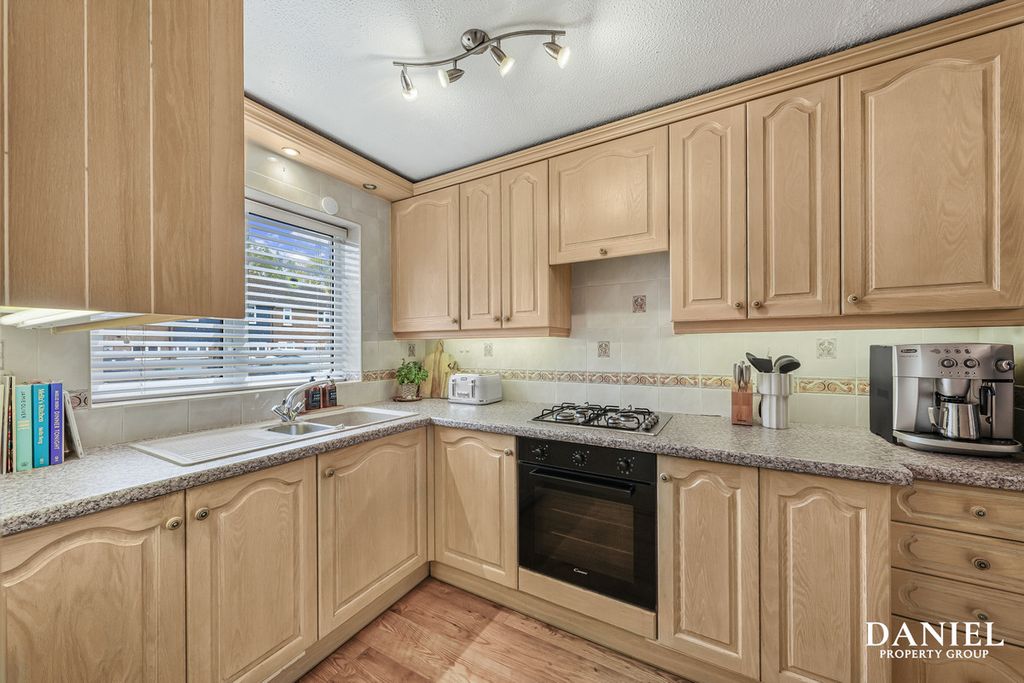 Property photo 2 of 31