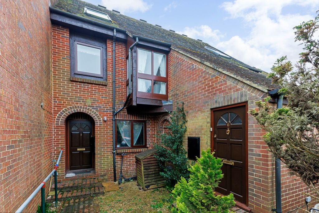 Property photo 1 of 8