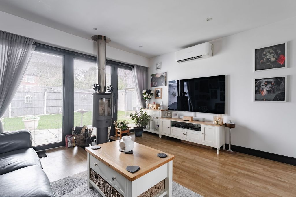 Property photo 3 of 19