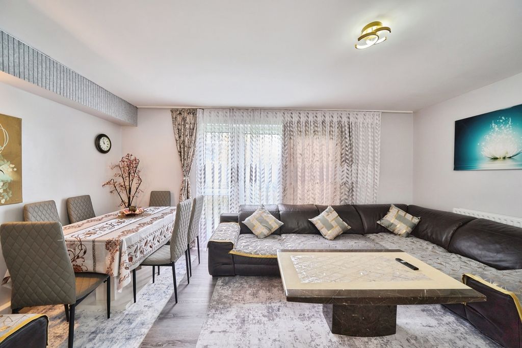 Property photo 2 of 19 Pbox-Img.Jpg