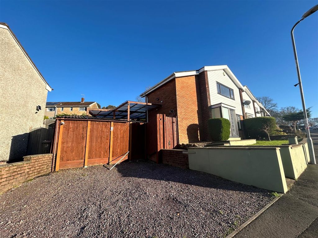 Property photo 2 of 31