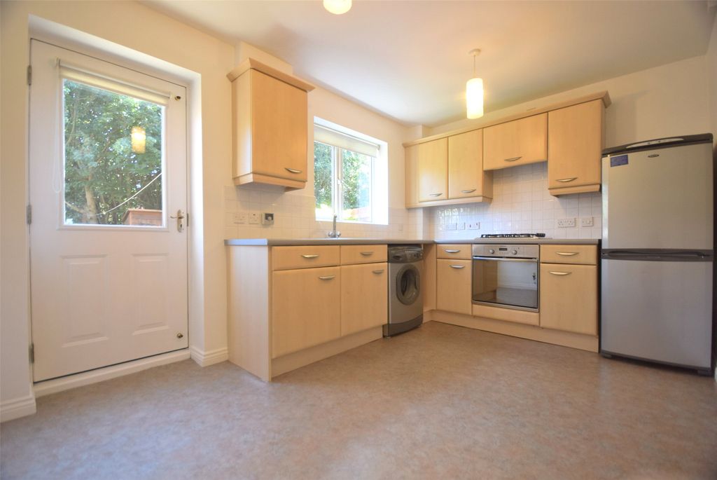 Property photo 3 of 8 Kitchen