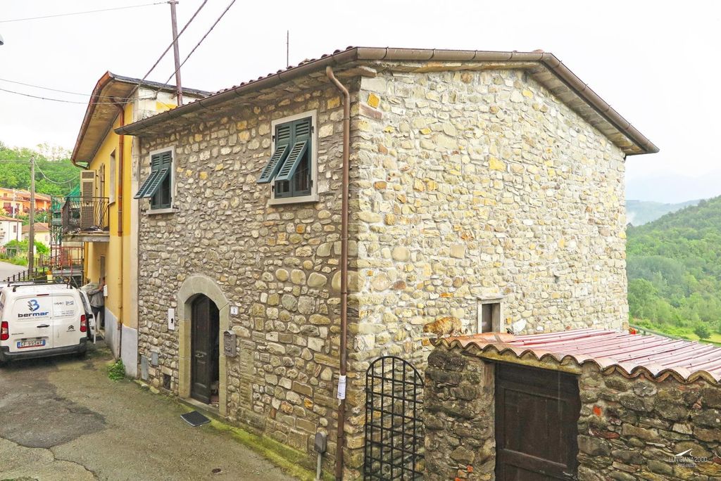 Property photo 1 of 32