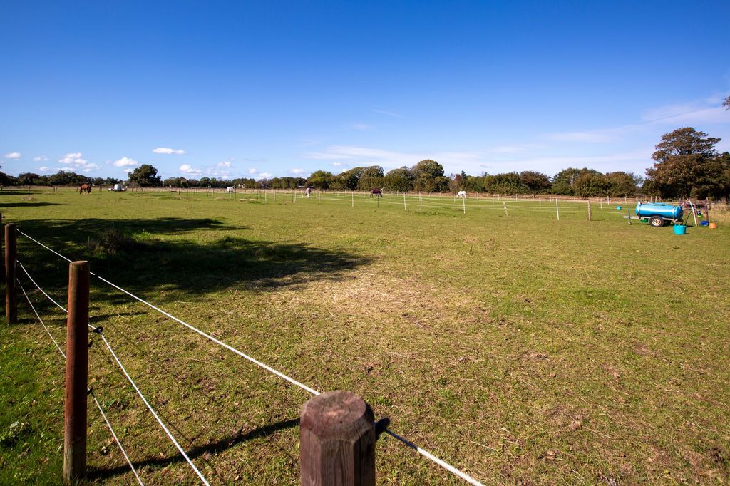 Property photo 2 of 60