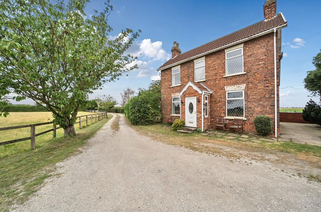 Property photo 2 of 28