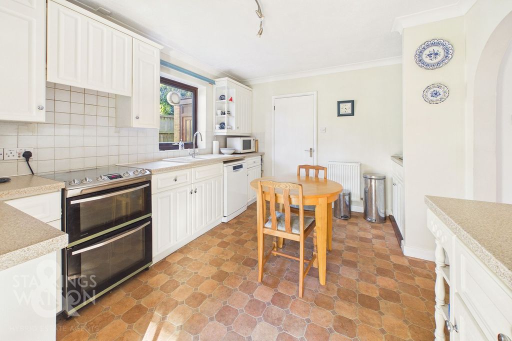 Property photo 3 of 28