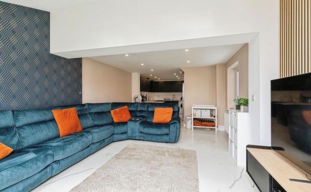 Property photo 3 of 12