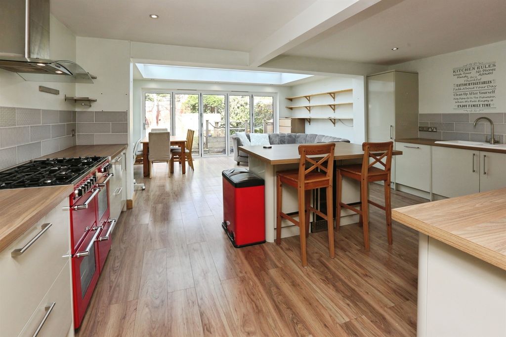 Property photo 2 of 17