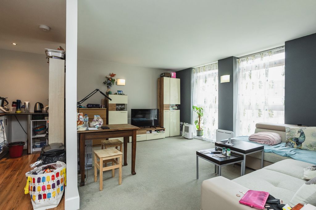 Property photo 2 of 18