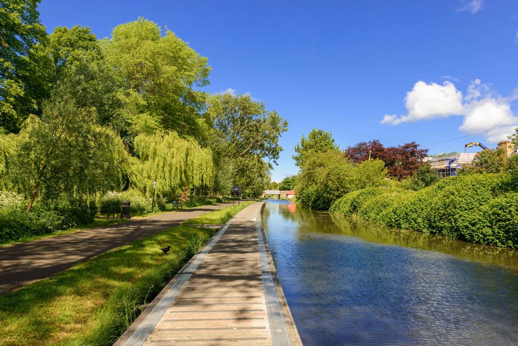 Property photo 2 of 33