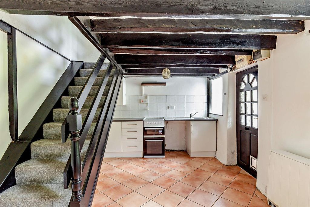 Property photo 2 of 9 8654476-Interior11-800.Jpg