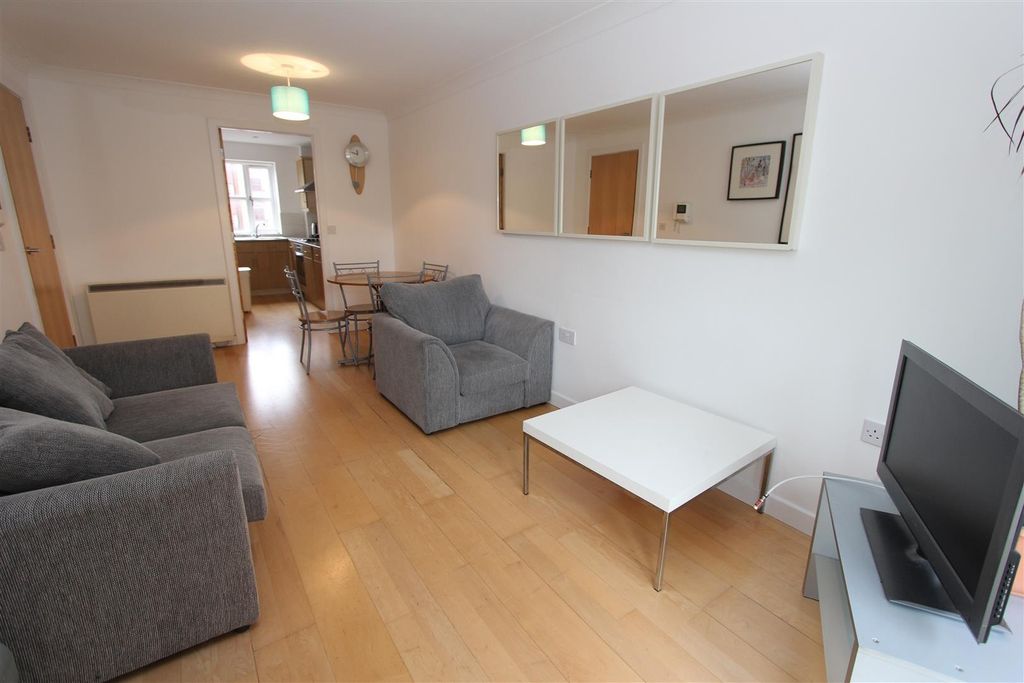 Property photo 2 of 10 Bright Living Room With Comfy Sofas And Mirrors...