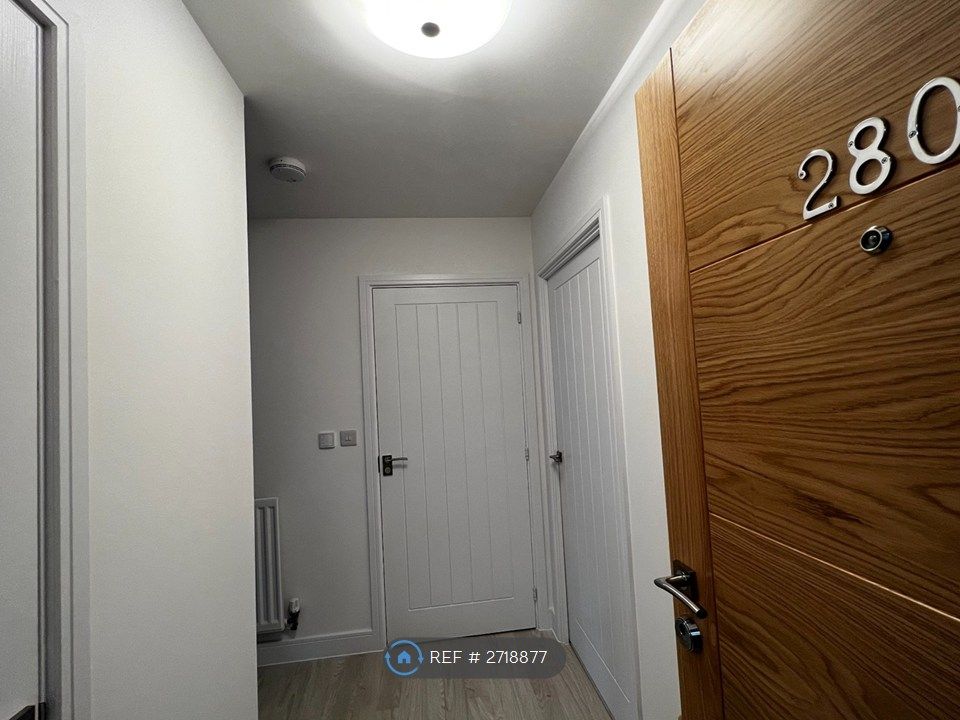 Property photo 3 of 10 Entrance