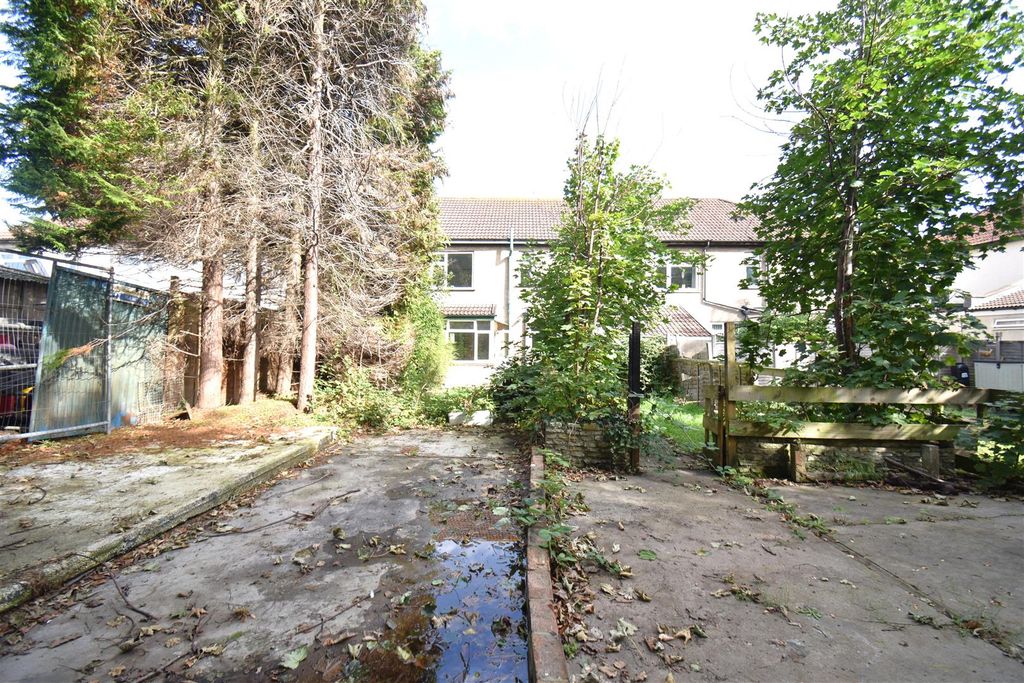 Property photo 3 of 14