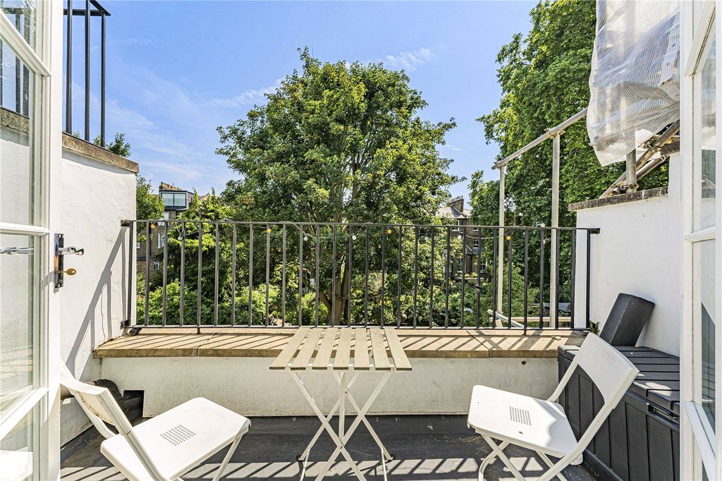 Property photo 3 of 12 Balcony