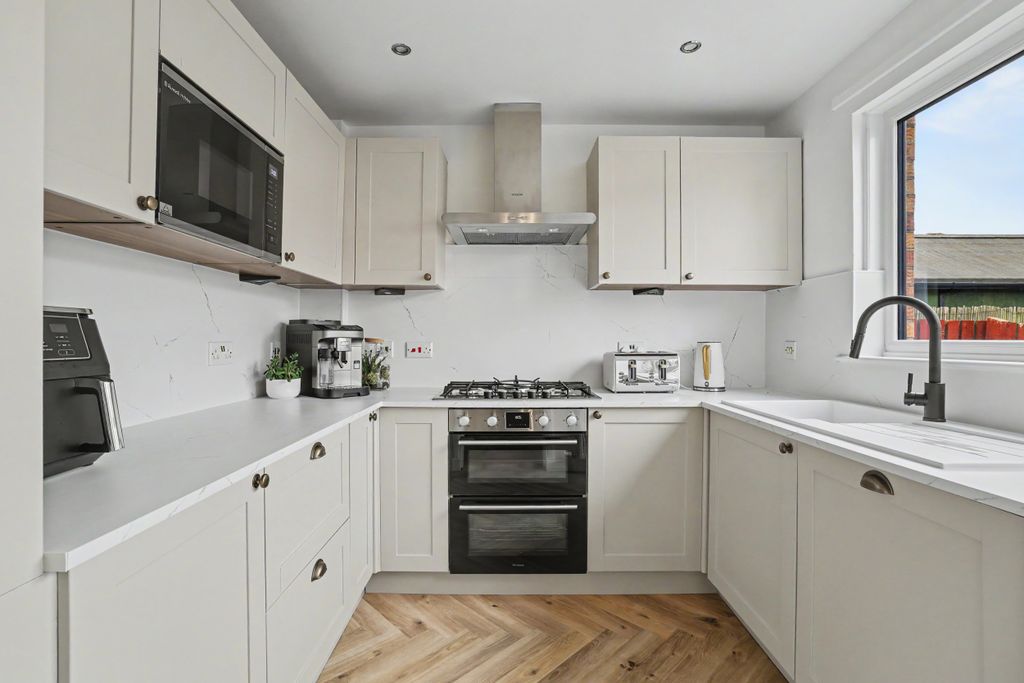 Property photo 3 of 31