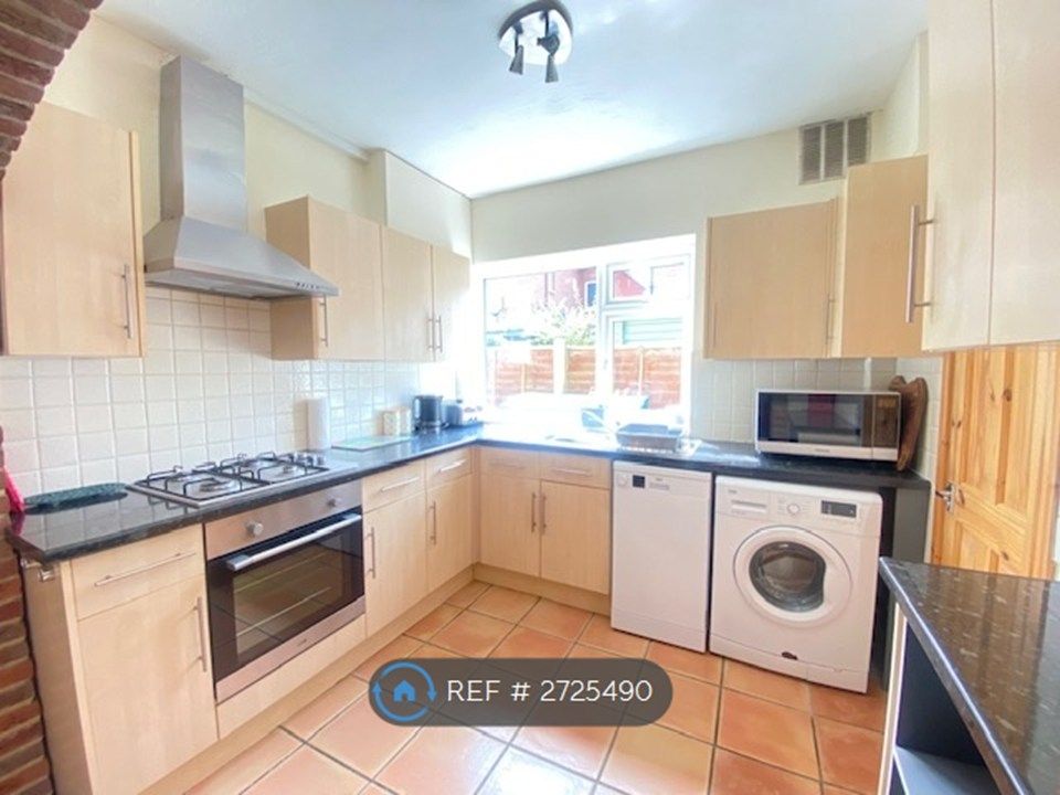 Property photo 2 of 20 Kitchen