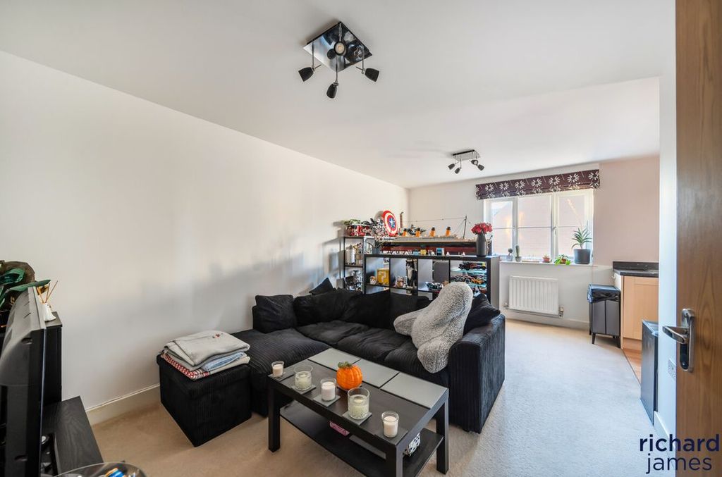 Property photo 2 of 12 11Fafb3436dc43E68d4Afc092542d866