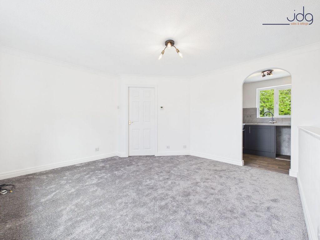 Property photo 2 of 11 Living Space