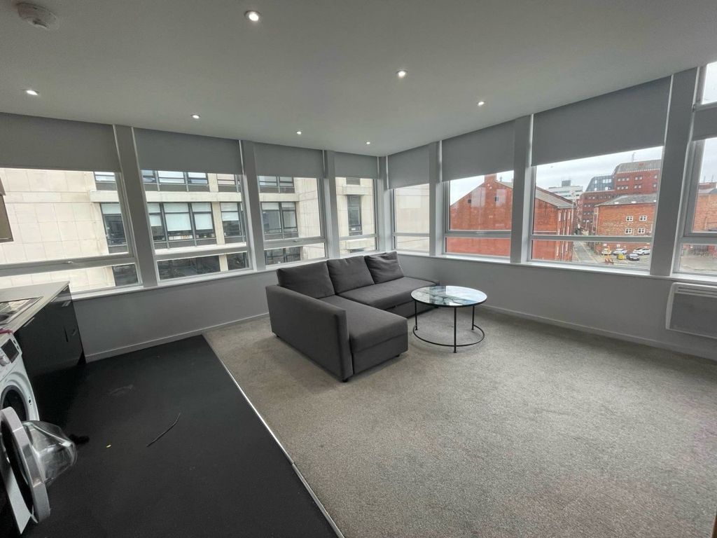 Property photo 1 of 5 Living Room / Kitchen