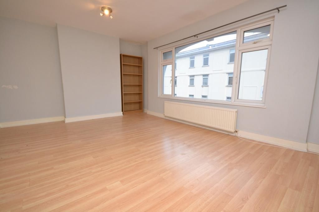 Property photo 1 of 7 Living Room