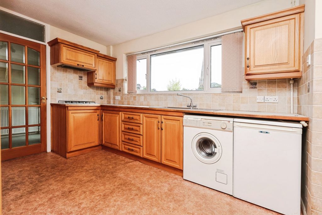 Property photo 2 of 19 Kitchen