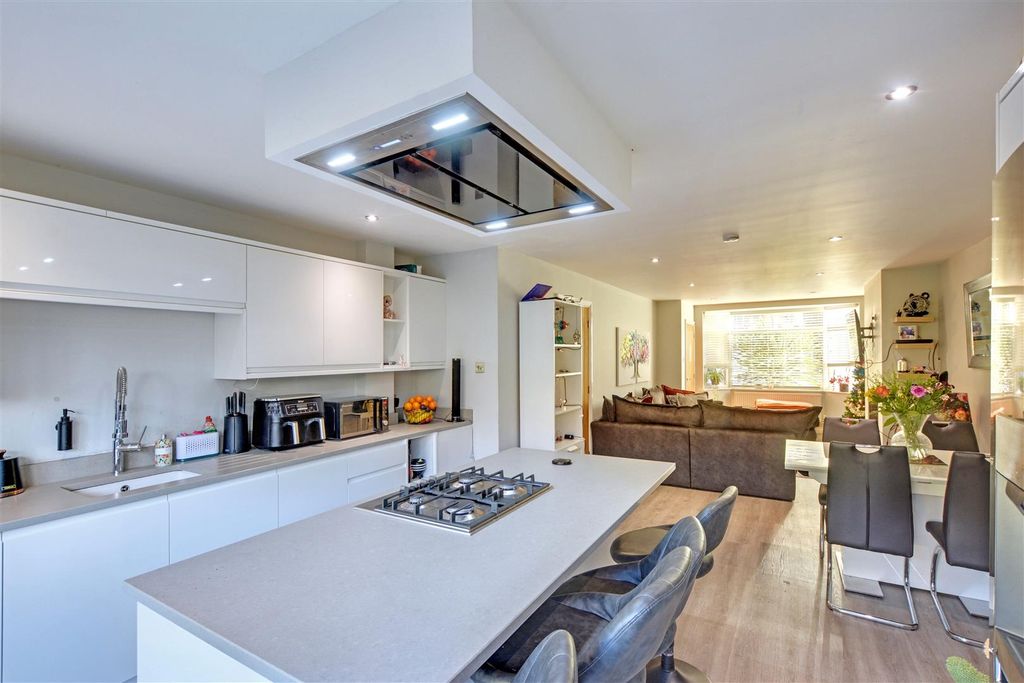 Property photo 3 of 30 Kitchen (3).Jpeg