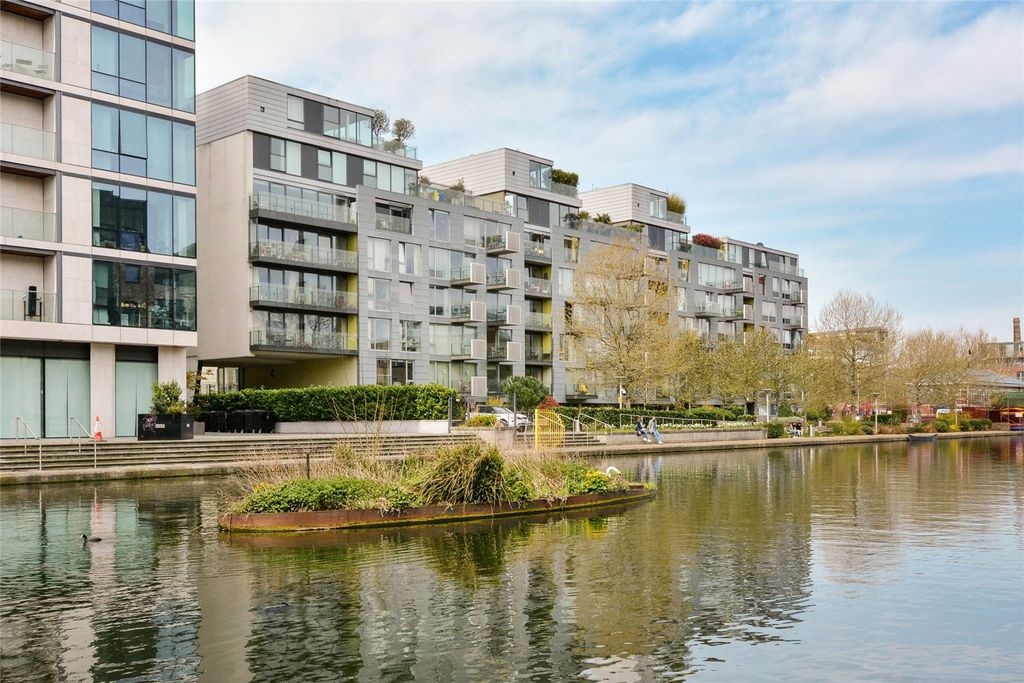 Property photo 2 of 13