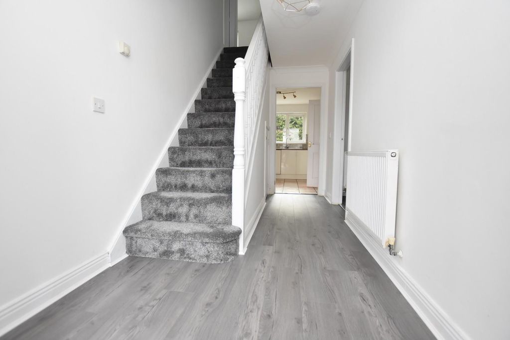 Property photo 2 of 17 Ent Hall.Jpg