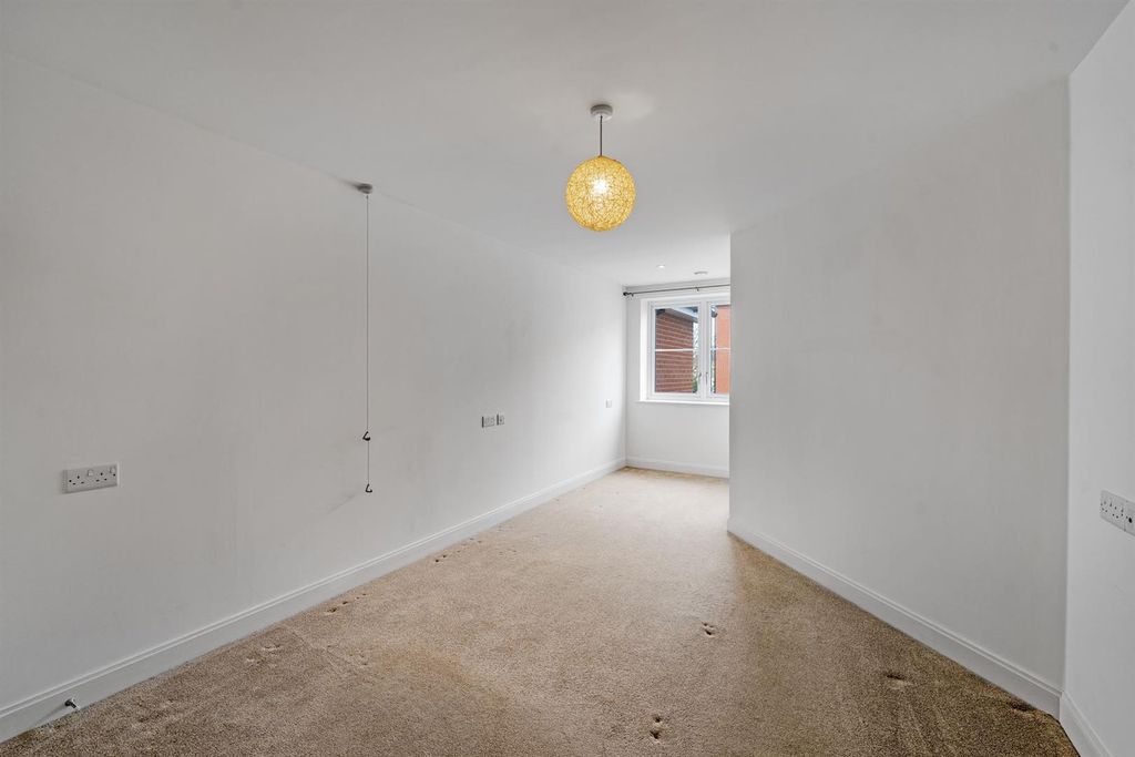 Property photo 3 of 17 04-38Bf85848-Ap-Mcs-28 Edward Place-22-Medium.Jpg