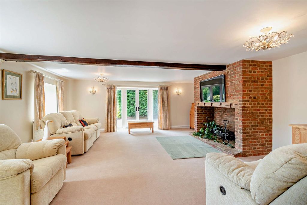 Property photo 3 of 38 Sitting Room