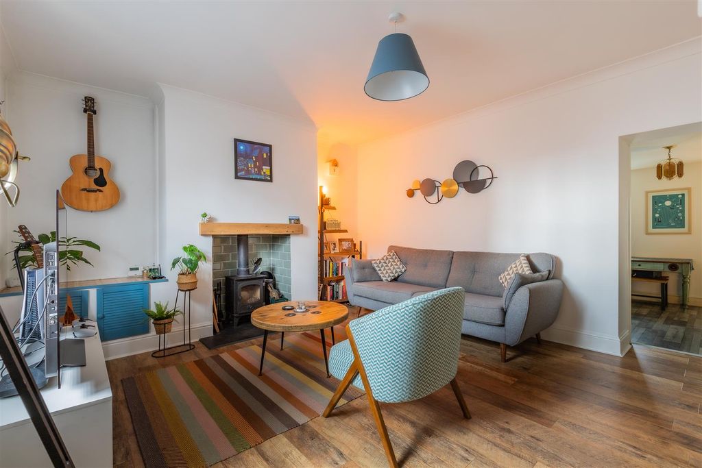 Property photo 2 of 33 Conybeare Road 23-7.Jpg