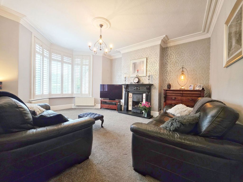 Property photo 1 of 33