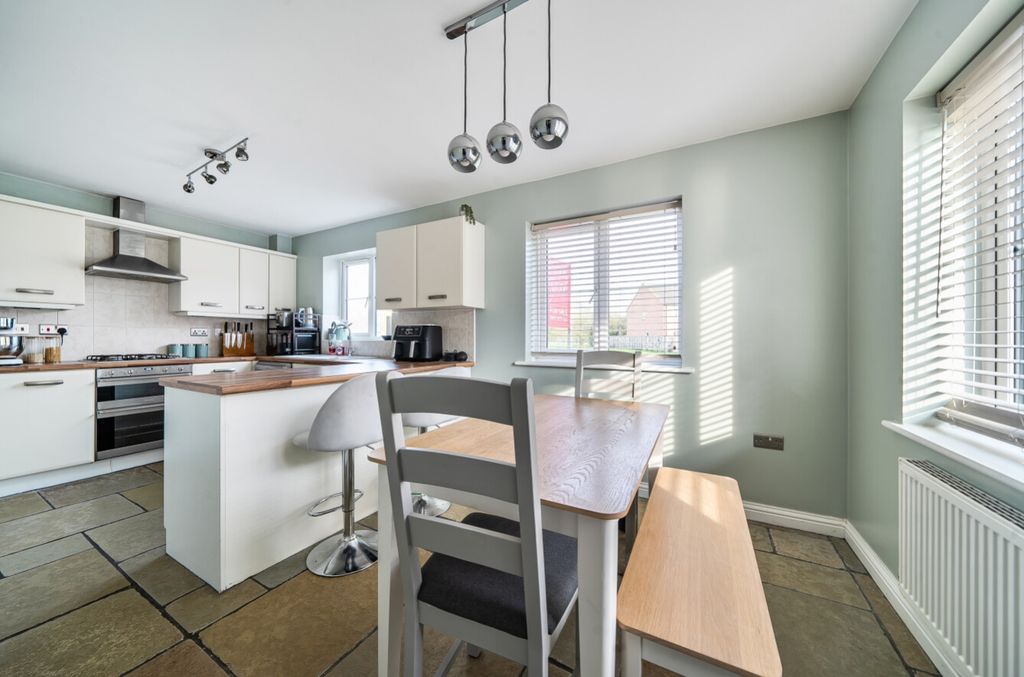 Property photo 3 of 26 1429449-12-69Bdb1E91F764