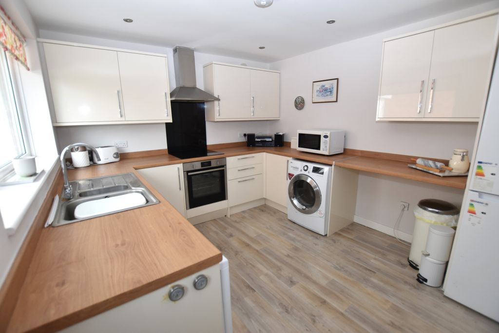 Property photo 3 of 12 Kitchen