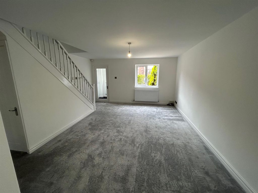 Property photo 2 of 17 Lounge1.Jpg