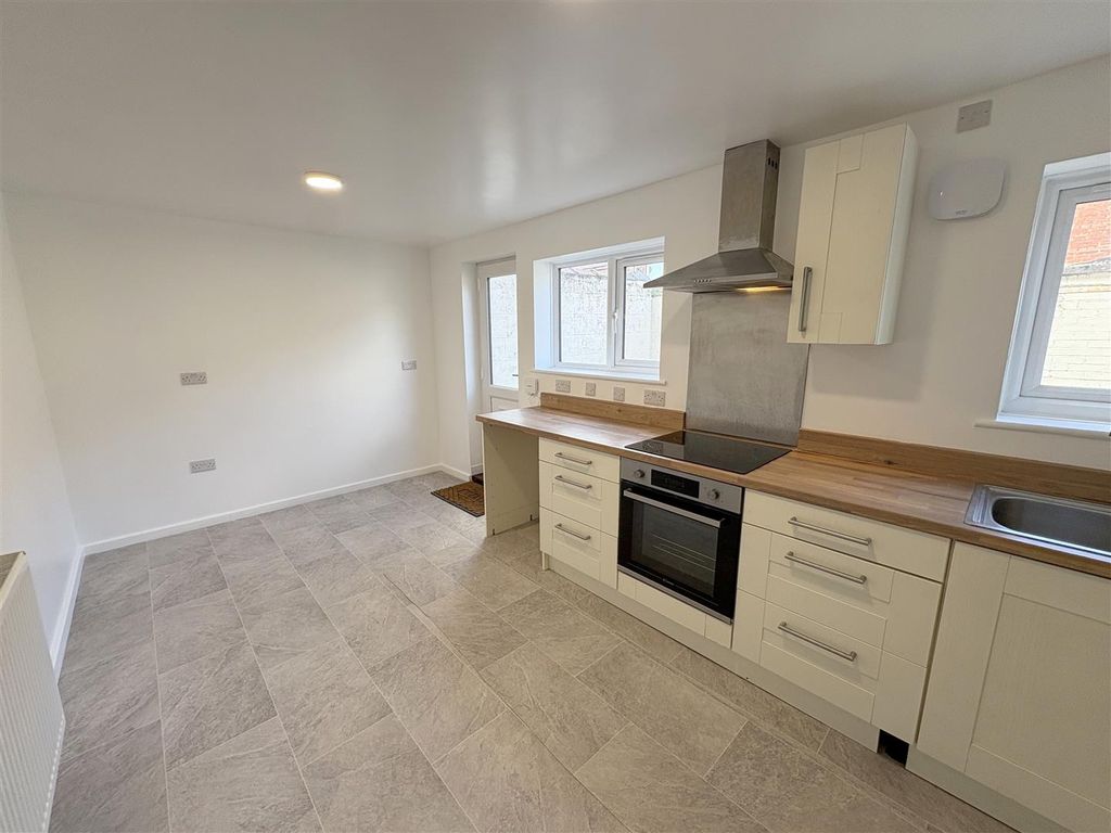 Property photo 3 of 13 Kitchen/Diner