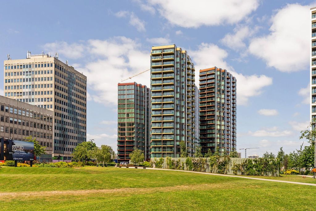 Property photo 1 of 12